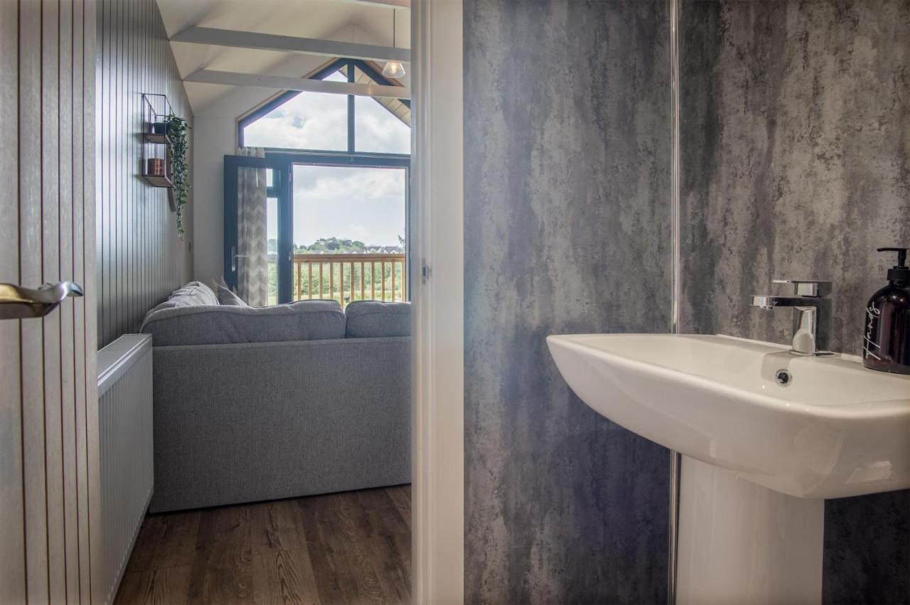 Cabin In The Woods - 1 Bedroom Lodge - Kilgetty Stepaside  Exteriör bild